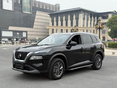 Nissan X-Trail, 2021 г., серебристый / серый, 39 000 км Nissan X-Trail, 2021 г., чёрный, 40 000 км