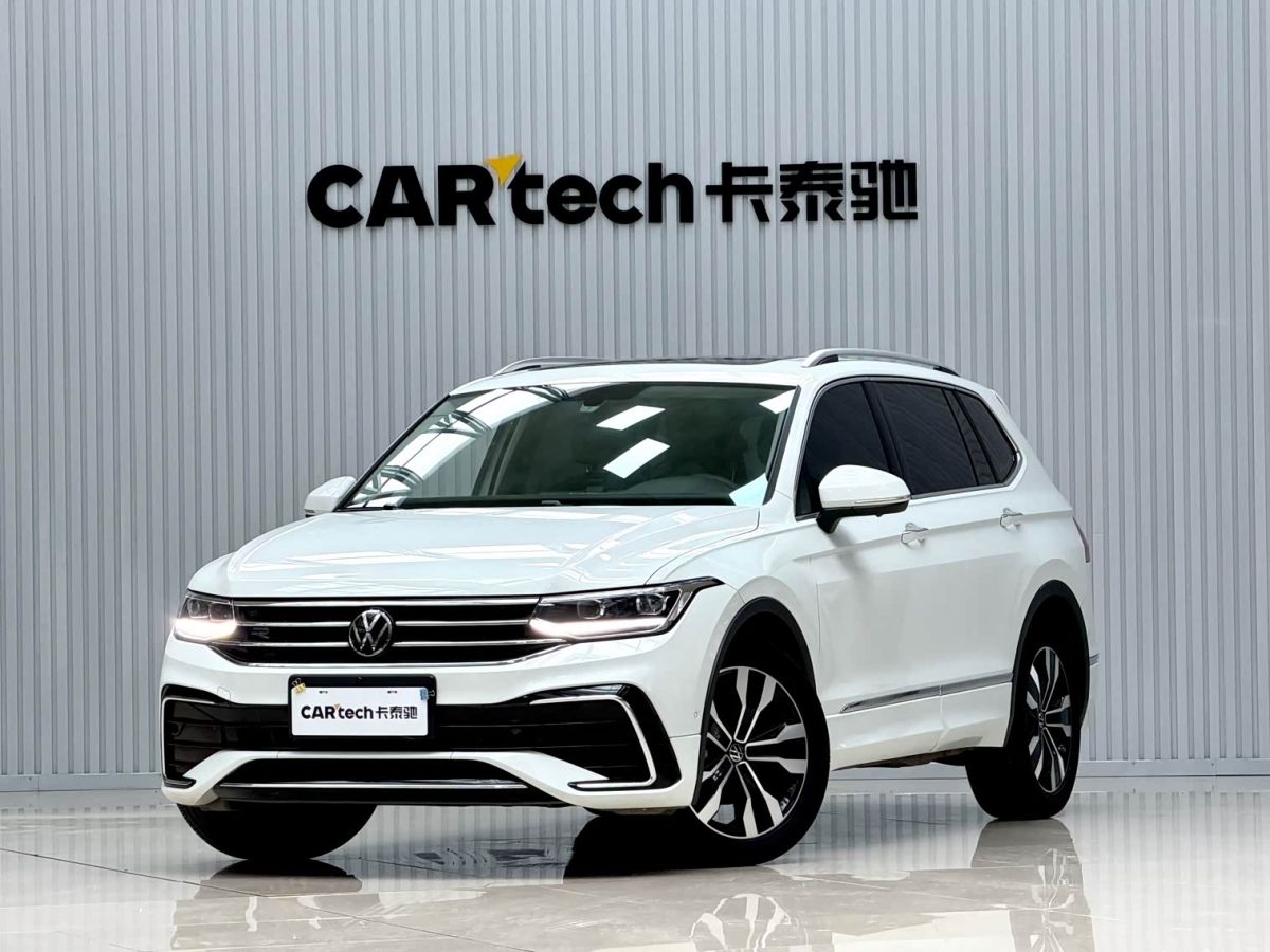 Volkswagen Tiguan L, 2025 г., белый, 10 600 км Volkswagen Tiguan L 2024 исполнение «Чучжун» 330TSI автомат одна ведущая ось R-Line Лунъяо версия