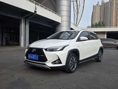 Toyota Yaris L (Чжисюань), 2022 г., красный / фиолетовый, 29 200 км Toyota Yaris L (Чжисюань), 2023 г., белый, 17 000 км