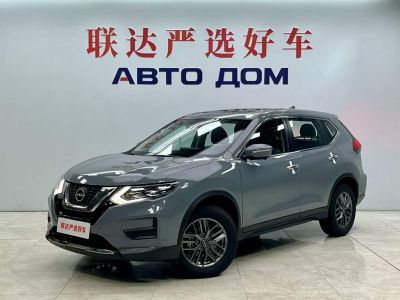 Nissan X-Trail, 2025 г., белый, 8 000 км Nissan X-Trail, 2025 г., серебристый / серый, 1 800 км