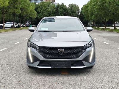 Peugeot 408, 2022 г., серебристый / серый, 50 000 км Peugeot 标致408, 2024 г., серебристый / серый, 36 000 км
