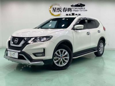 Nissan X-Trail, 2023 г., чёрный, 31 000 км Nissan X-Trail, 2024 г., белый, 40 000 км