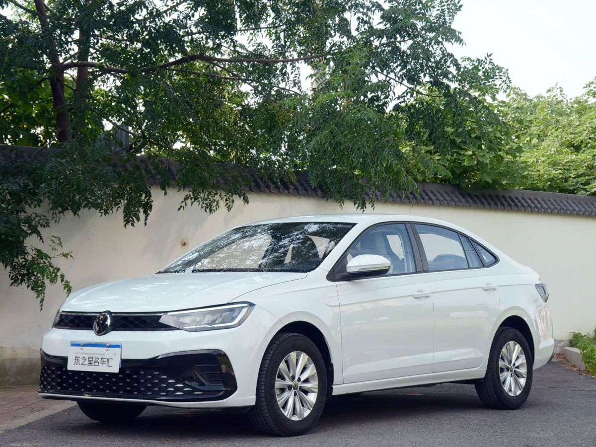 Volkswagen Lavida, 2025 г., белый, 20 400 км Volkswagen Lavida 2023 исполнение «Синьжуй» 1.5L автомат комплектация «Синьи»