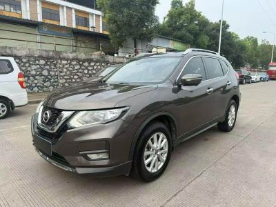 Nissan X-Trail, 2021 г., серебристый / серый, 39 000 км Nissan X-Trail, 2021 г., шампань / коричневый, 79 000 км