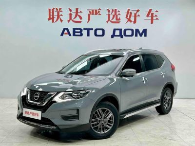 Nissan X-Trail, 2025 г., белый, 8 000 км Nissan X-Trail, 2025 г., серебристый / серый, 8 000 км