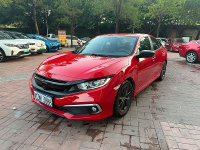 Honda Civic, 2021 г., чёрный, 60 000 км Honda Civic, 2022 г., красный / фиолетовый, 30 000 км