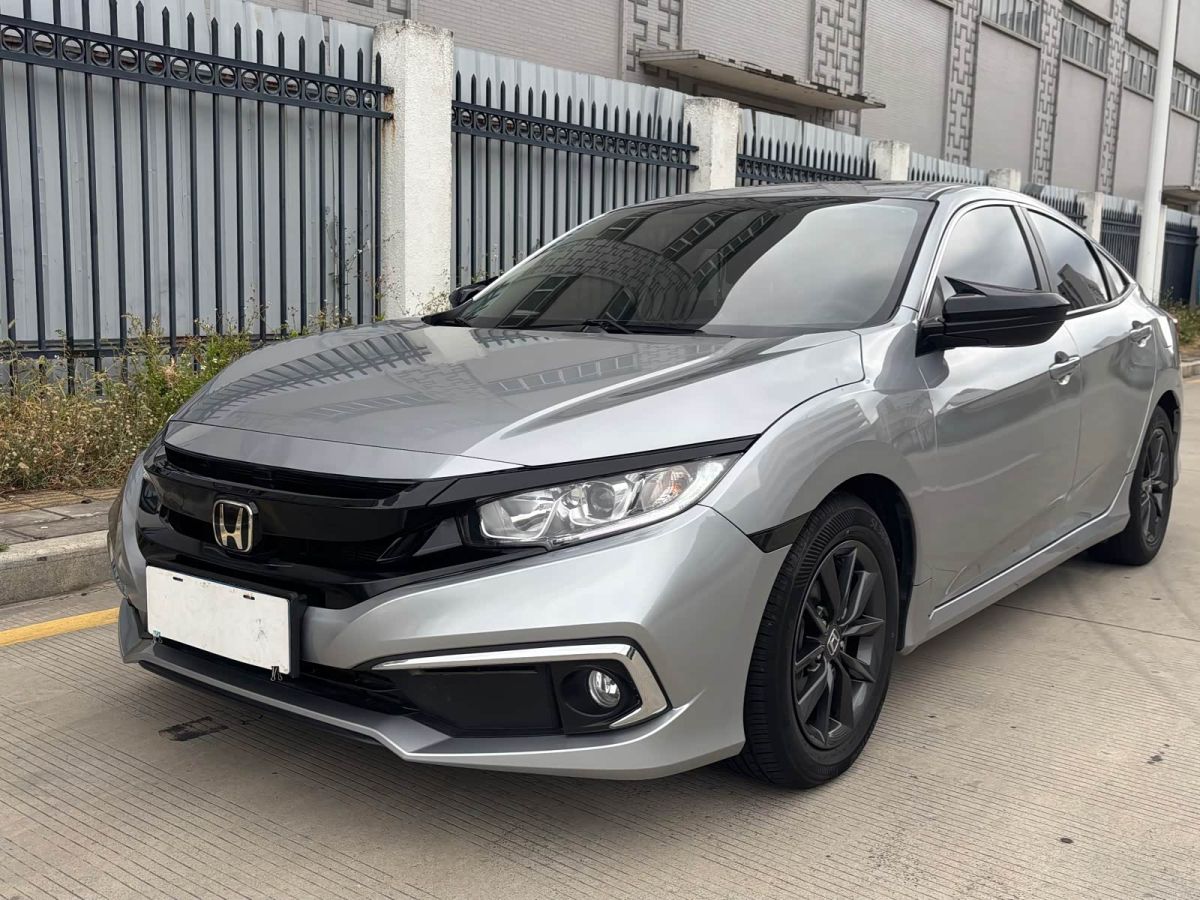 Honda Civic, 2021 г., серебристый / серый, 35 000 км Honda Civic, 2021 г., серебристый / серый, 35 000 км