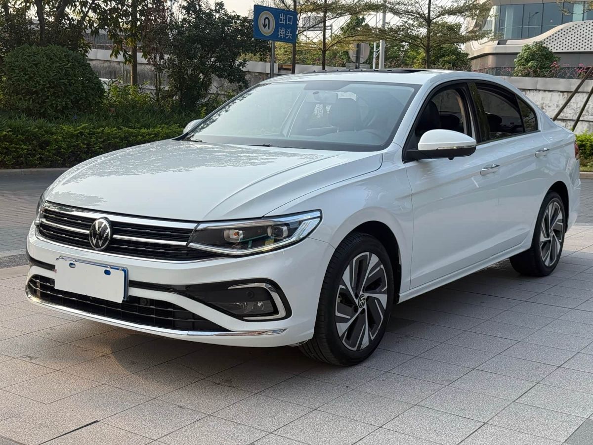 Volkswagen Bora, 2023 г., белый, 45 000 км Volkswagen Bora 2023 200TSI DSG Чансин версия