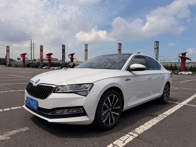 Skoda Superb, 2023 г., белый, 8 000 км Skoda 速派, 2023 г., белый, 8 000 км