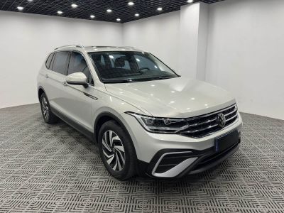 Volkswagen Tiguan L, 2023 г., белый, 78 700 км Volkswagen Tiguan L 2023 280TSI автомат одна ведущая ось ограниченная серия «Чаочуан»