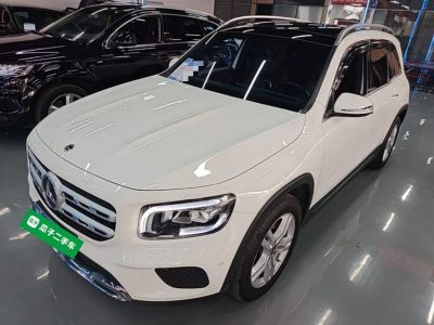 Mercedes-Benz GLB, 2021 г., чёрный, 64 000 км Mercedes-Benz 奔驰GLB, 2022 г., белый, 39 100 км