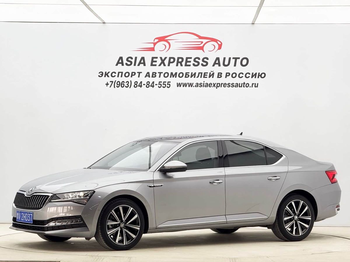 Skoda Superb, 2023 г., серебристый / серый, 28 000 км Skoda 速派, 2023 г., серебристый / серый, 28 000 км