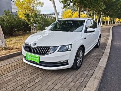 Skoda Karoq, 2024 г., белый, 16 000 км Skoda 明锐, 2021 г., белый, 66 500 км