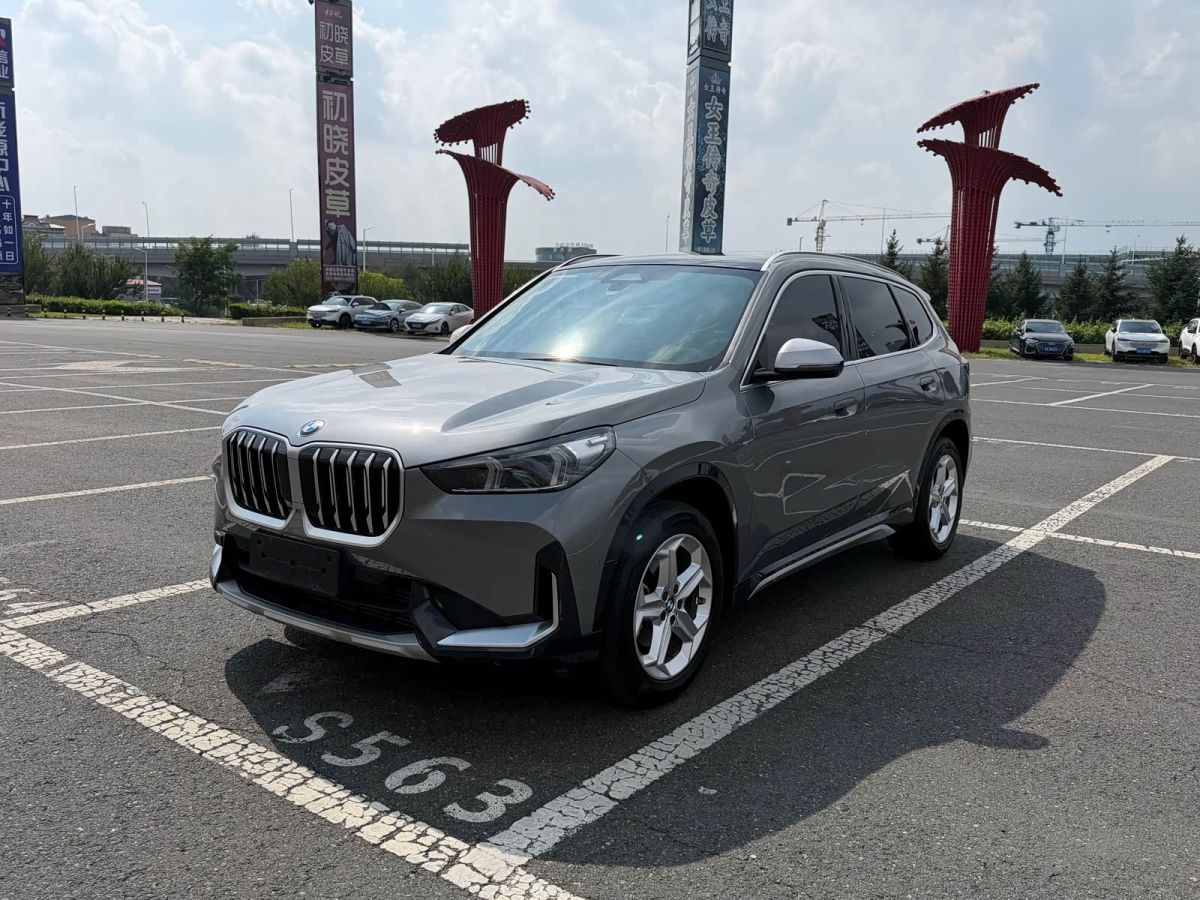 BMW X1, 2023 г., серебристый / серый, 32 000 км BMW X1 2023 sDrive20Li X设计套装