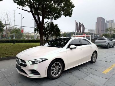 Mercedes-Benz A-Class, 2022 г., белый, 30 000 км Mercedes-Benz A级 2022 A 200 L 运动轿车 комплектация «Стиль»