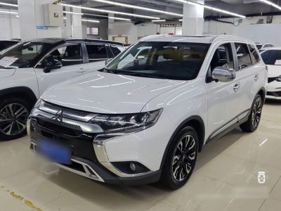 MG ZS, 2021 г., белый, 67 100 км Mitsubishi 欧蓝德, 2021 г., белый, 45 900 км