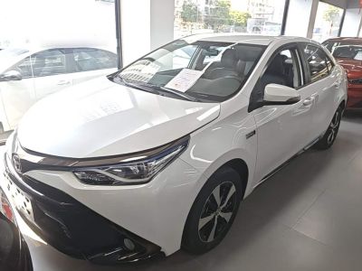 Toyota 威驰FS, 2023 г., белый, 46 500 км Toyota 雷凌双擎E+, 2022 г., белый, 66 700 км