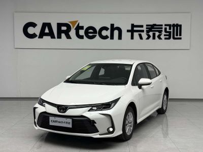 Toyota Corolla, 2023 г., серебристый / серый, 40 000 км Toyota Corolla, 2024 г., белый, 10 км
