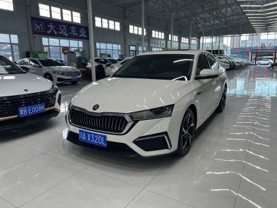 Skoda Octavia, 2021 г., чёрный, 60 000 км Skoda 明锐, 2022 г., белый, 44 000 км