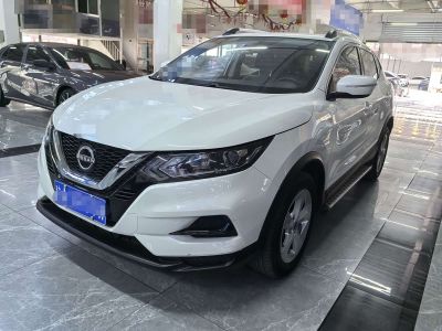 Nissan Qashqai, 2022 г., шампань / коричневый, 34 200 км Nissan 逍客, 2023 г., белый, 31 000 км