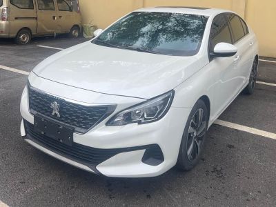 Peugeot 408, 2022 г., серебристый / серый, 50 000 км Peugeot 标致408, 2024 г., белый, 66 800 км