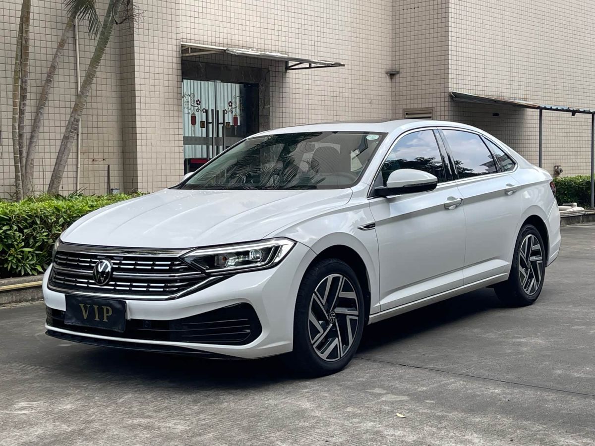 Volkswagen Sagitar, 2023 г., белый, 48 000 км Volkswagen Sagitar 2023 200TSI DSG комплектация «Чаоюэ»