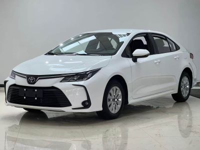 Toyota Corolla, 2022 г., чёрный, 23 000 км Toyota Corolla, 2023 г., белый, 19 900 км