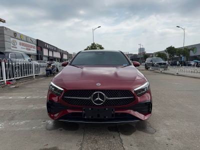 Mercedes-Benz A-Class, 2024 г., красный / фиолетовый, 28 000 км Mercedes-Benz A-Class, 2024 г., красный / фиолетовый, 30 000 км