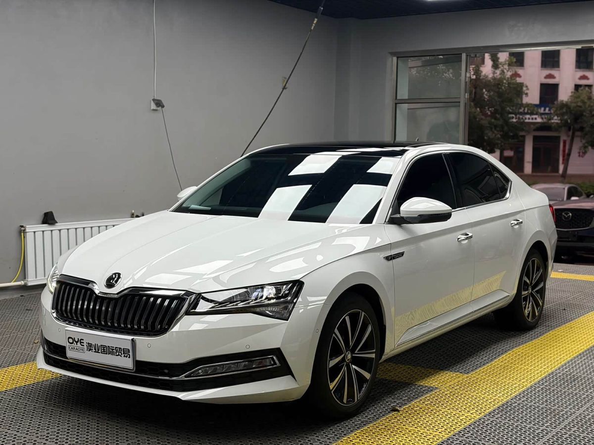Skoda Superb, 2023 г., белый, 18 200 км Skoda 速派, 2023 г., белый, 18 200 км
