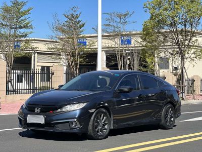 Volkswagen Tiguan L, 2023 г., шампань / коричневый, 58 000 км Honda Civic, 2021 г., чёрный, 60 000 км