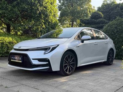 Toyota Levin, 2022 г., чёрный, 52 000 км Toyota Levin, 2023 г., белый, 21 000 км