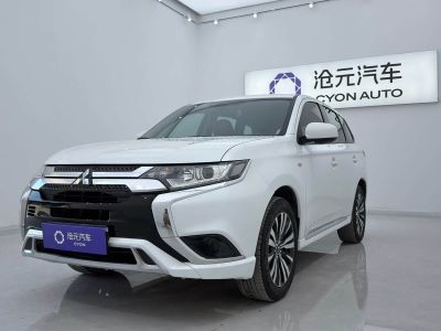 Mitsubishi Outlander, 2022 г., белый, 53 000 км Mitsubishi 欧蓝德, 2023 г., белый, 55 000 км
