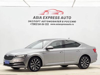 Skoda Superb, 2023 г., белый, 8 000 км Skoda 速派, 2023 г., серебристый / серый, 28 000 км