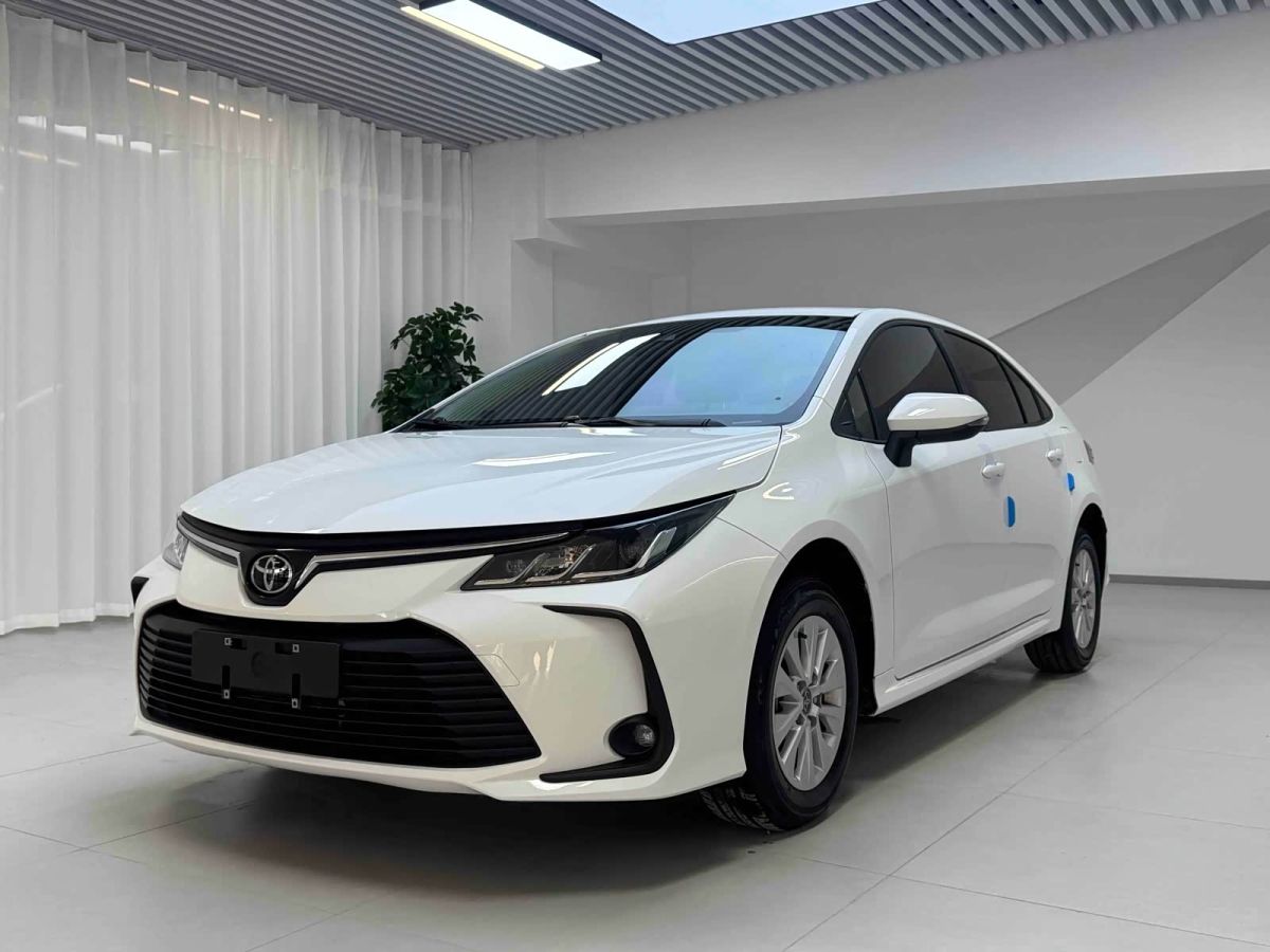 Toyota Corolla, 2023 г., белый, 13 000 км Toyota Corolla, 2023 г., белый, 13 000 км