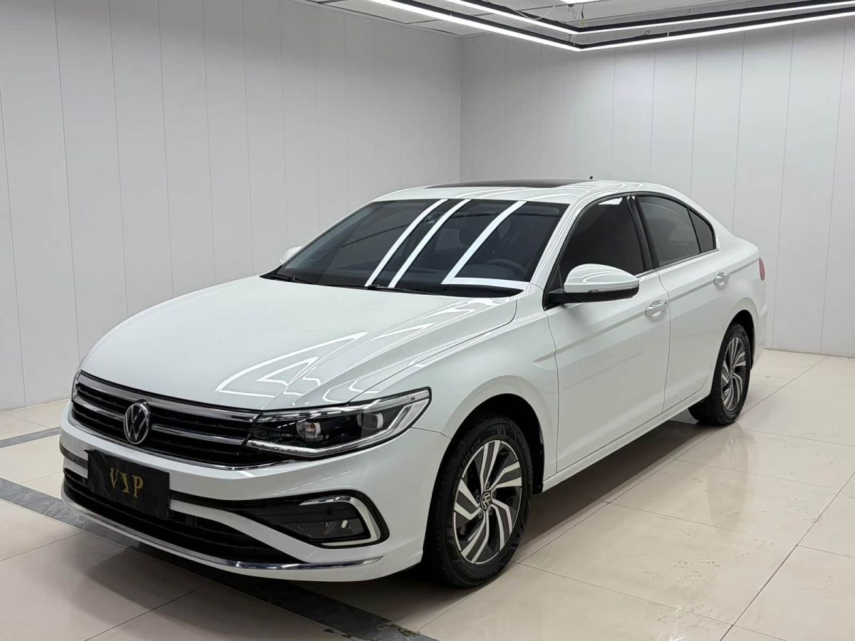 Volkswagen Bora, 2023 г., белый, 19 000 км Volkswagen Bora 2023 200TSI DSG Юэсин версия