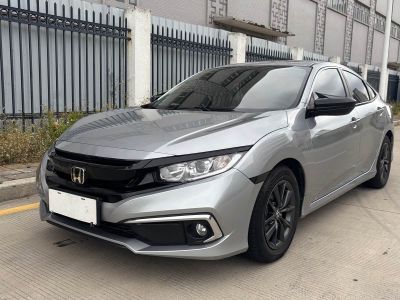 Toyota Corolla, 2022 г., серебристый / серый, 16 000 км Honda Civic, 2021 г., серебристый / серый, 35 000 км