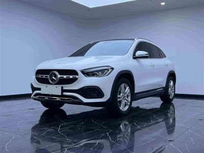 Mercedes-Benz GLA, 2021 г., красный / фиолетовый, 65 000 км Mercedes-Benz 奔驰GLA, 2022 г., белый, 30 000 км