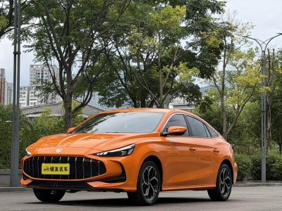 MG 5, 2025 г., белый, 5 600 км MG 5, 2025 г., жёлтый / оранжевый, 4 000 км