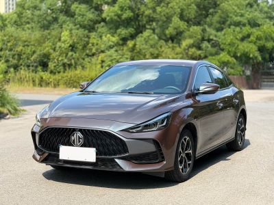 MG 5, 2023 г., белый, 78 900 км MG 5, 2023 г., серебристый / серый, 16 000 км