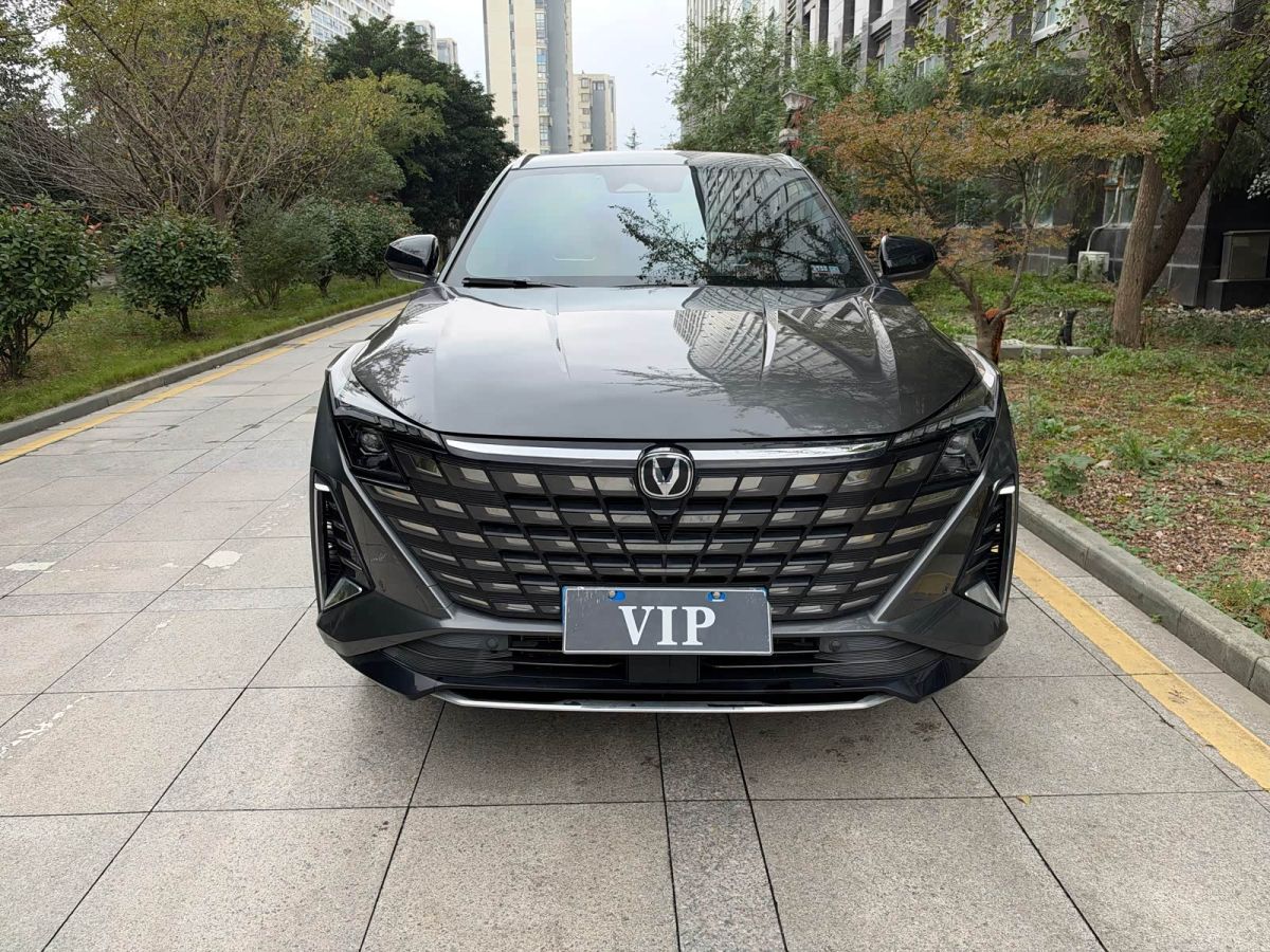 Changan UNI-Z, 2024 г., серебристый / серый, 17 000 км Changan UNI-Z, 2024 г., серебристый / серый, 17 000 км
