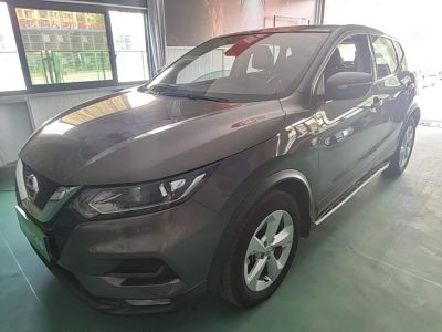 Nissan Qashqai, 2023 г., белый, 34 000 км Nissan 逍客, 2023 г., серебристый / серый, 46 200 км