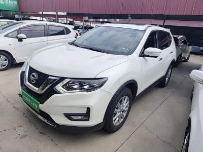 Nissan X-Trail, 2023 г., чёрный, 31 000 км Nissan X-Trail, 2024 г., белый, 34 400 км