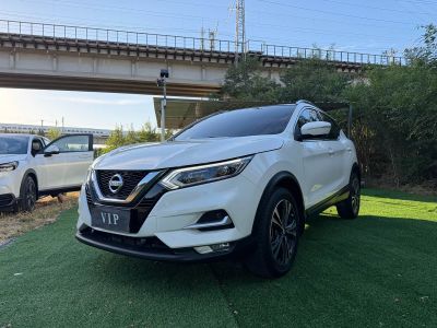 Nissan Qashqai, 2022 г., шампань / коричневый, 34 200 км Nissan 逍客, 2023 г., белый, 31 000 км