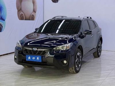 Subaru XV, 2021 г., белый, 40 100 км Subaru XV, 2022 г., синий, 60 000 км