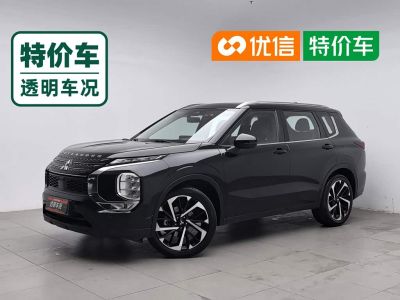 Mitsubishi 劲炫ASX, 2021 г., белый, 58 300 км Mitsubishi 欧蓝德, 2023 г., чёрный, 38 100 км