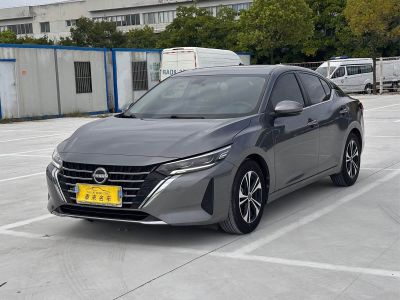 Nissan Sylphy, 2023 г., белый, 71 400 км Nissan Sylphy, 2023 г., серебристый / серый, 26 000 км
