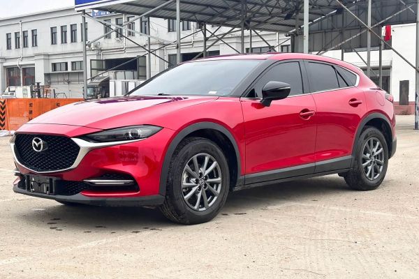 Mazda CX-5, 2024 г., серебристый / серый, 70 000 км Mazda CX-4, 2023 г., красный / фиолетовый, 48 000 км