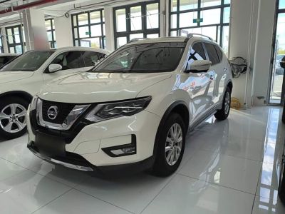 Nissan X-Trail, 2023 г., чёрный, 31 000 км Nissan X-Trail, 2024 г., белый, 18 900 км