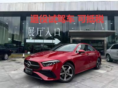 Mercedes-Benz A-Class, 2023 г., красный / фиолетовый, 20 600 км Mercedes-Benz A-Class, 2023 г., красный / фиолетовый, 28 000 км