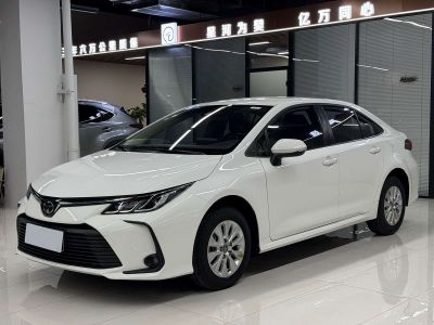Toyota Corolla, 2022 г., чёрный, 23 000 км Toyota Corolla, 2023 г., белый, 25 000 км